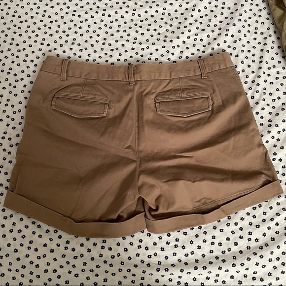 Banana Republic Cuffed Shorts - Picture 2 of 5